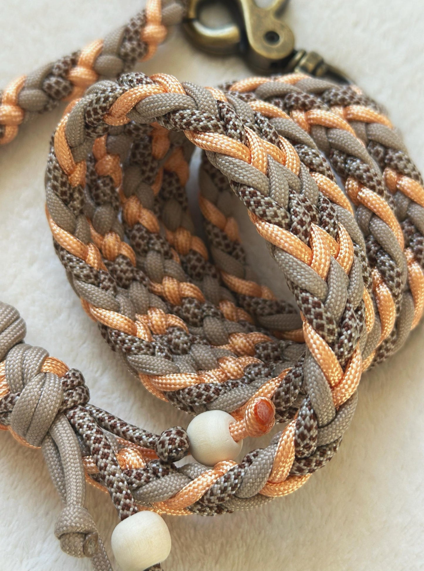 Guinzaglio per cani artigianale in paracord