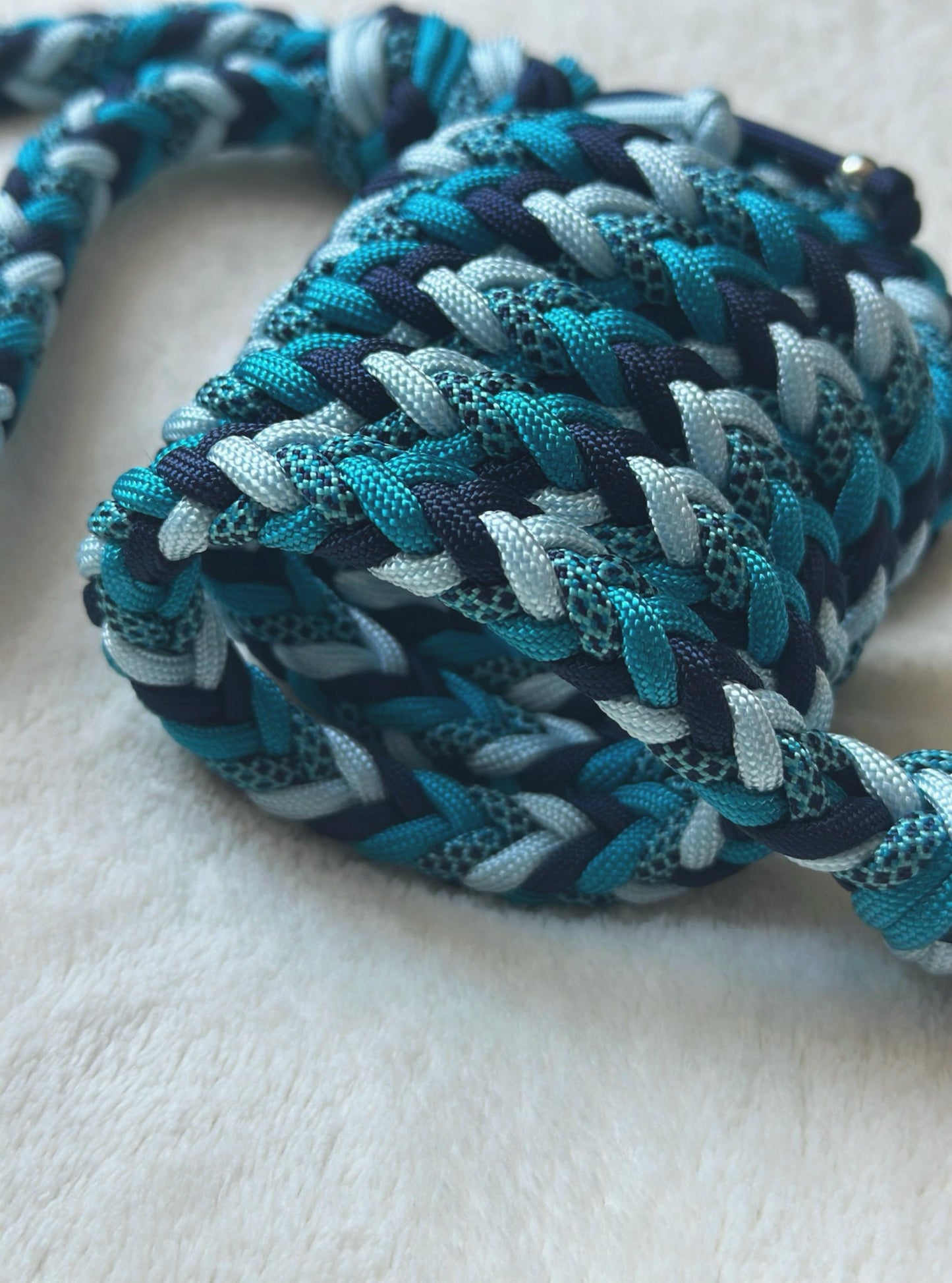 Guinzaglio artigianale in paracord