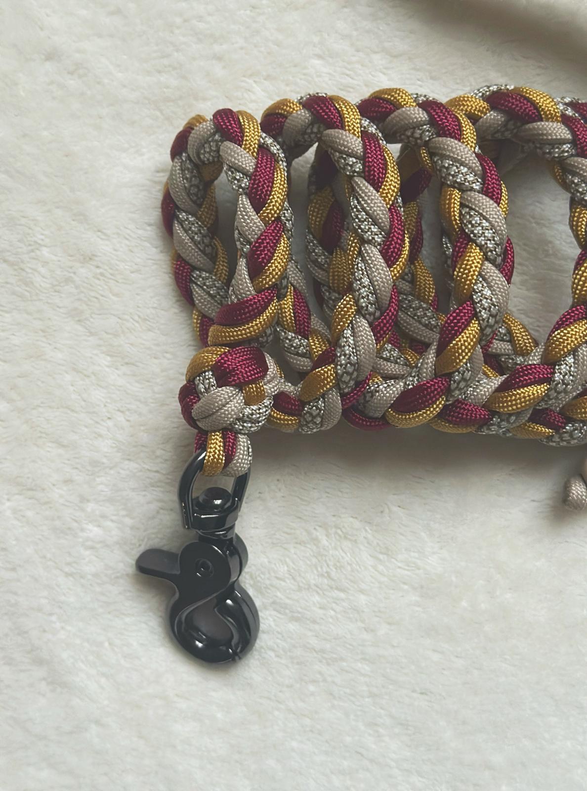 Guinzaglio artigianale in paracord Dory