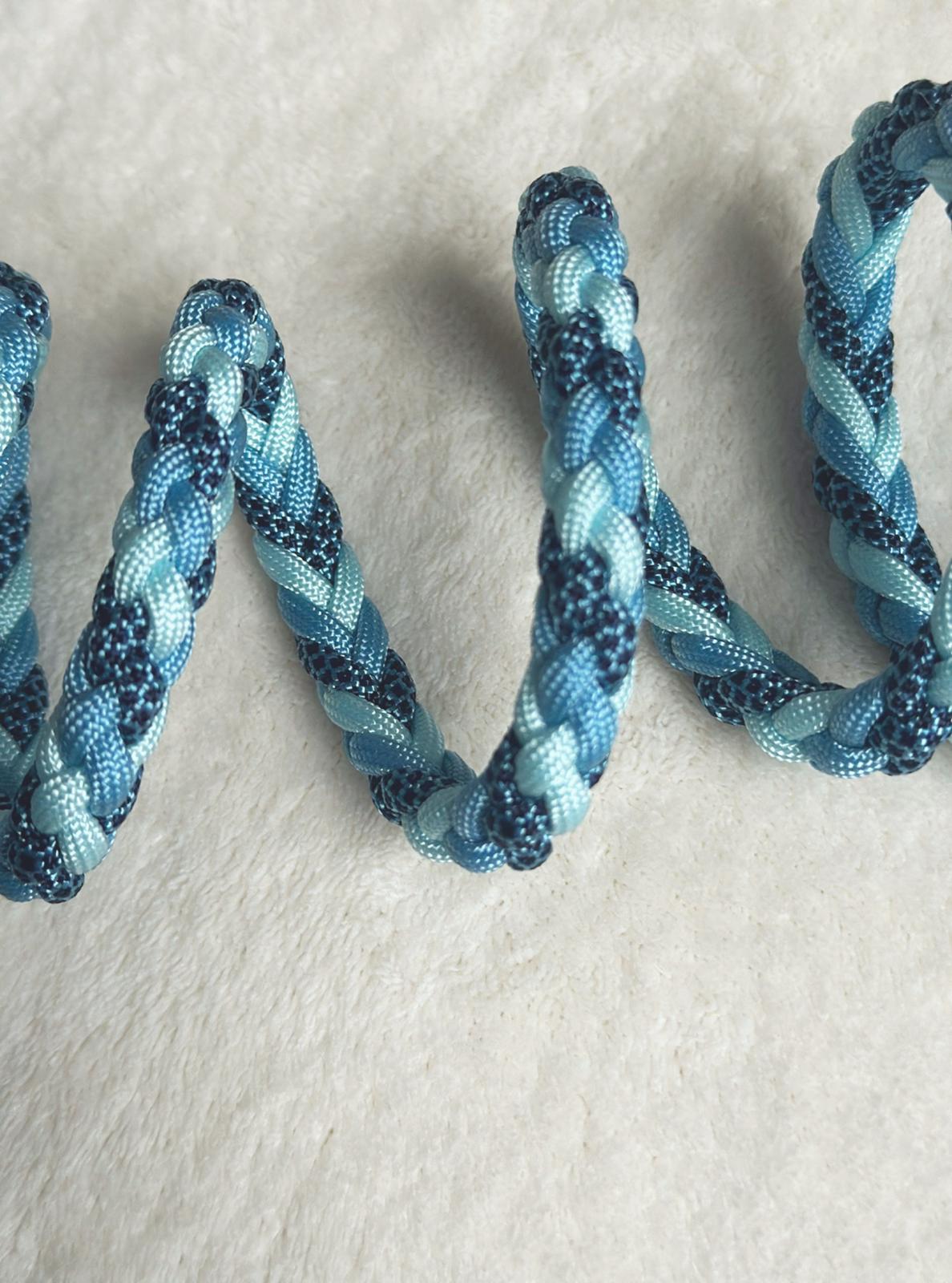 Guinzaglio in paracord azzurro