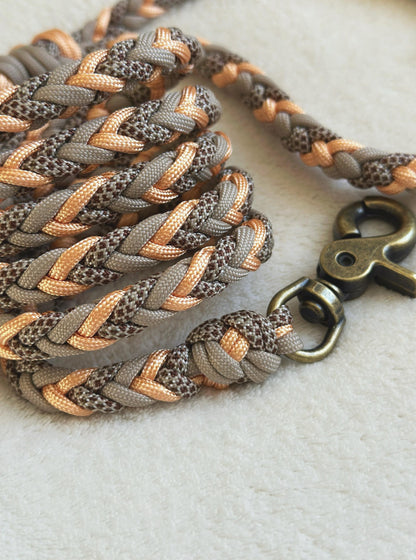 Guinzaglio per cani artigianale in paracord