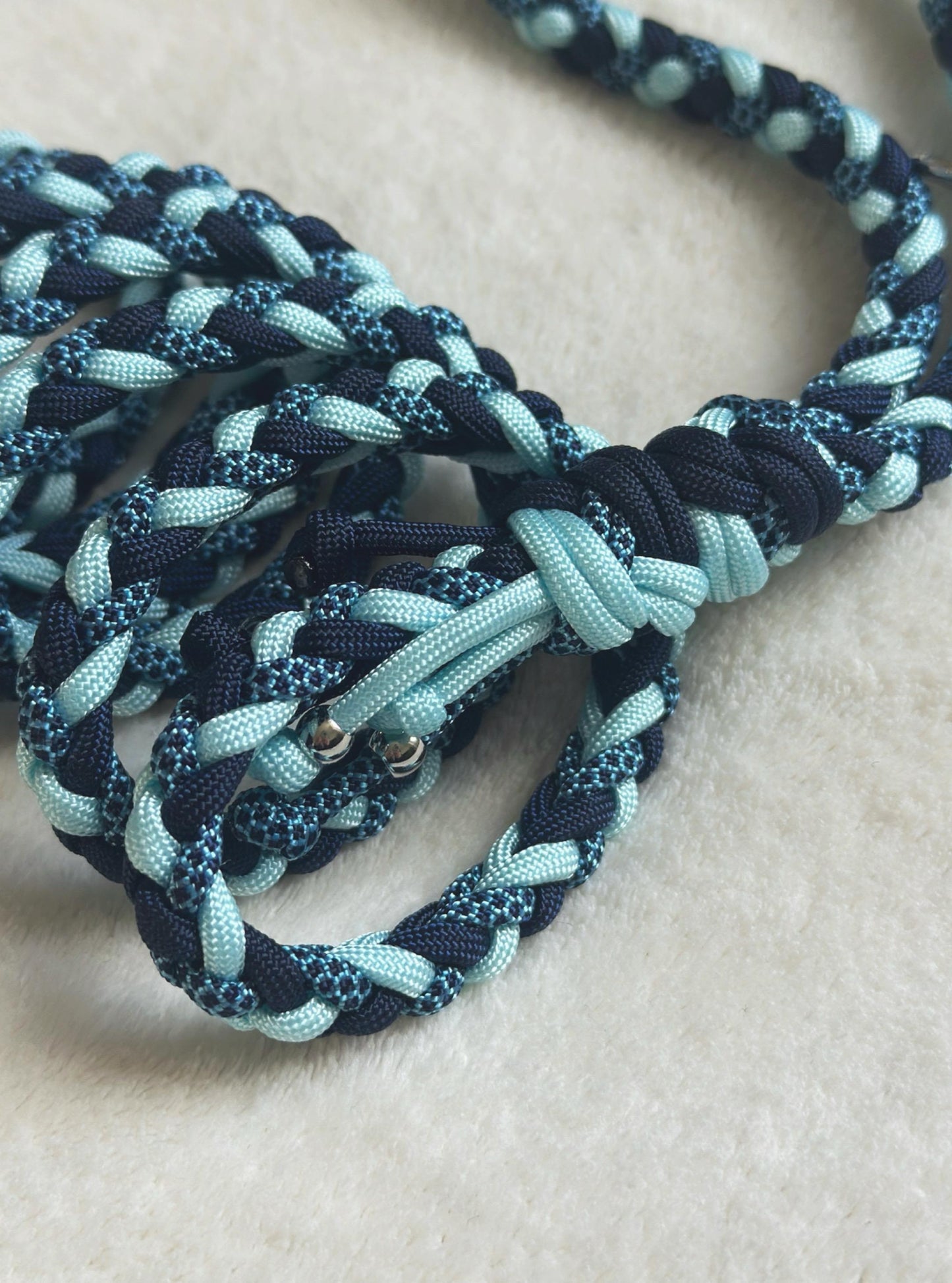 Guinzaglio artigianale in paracord