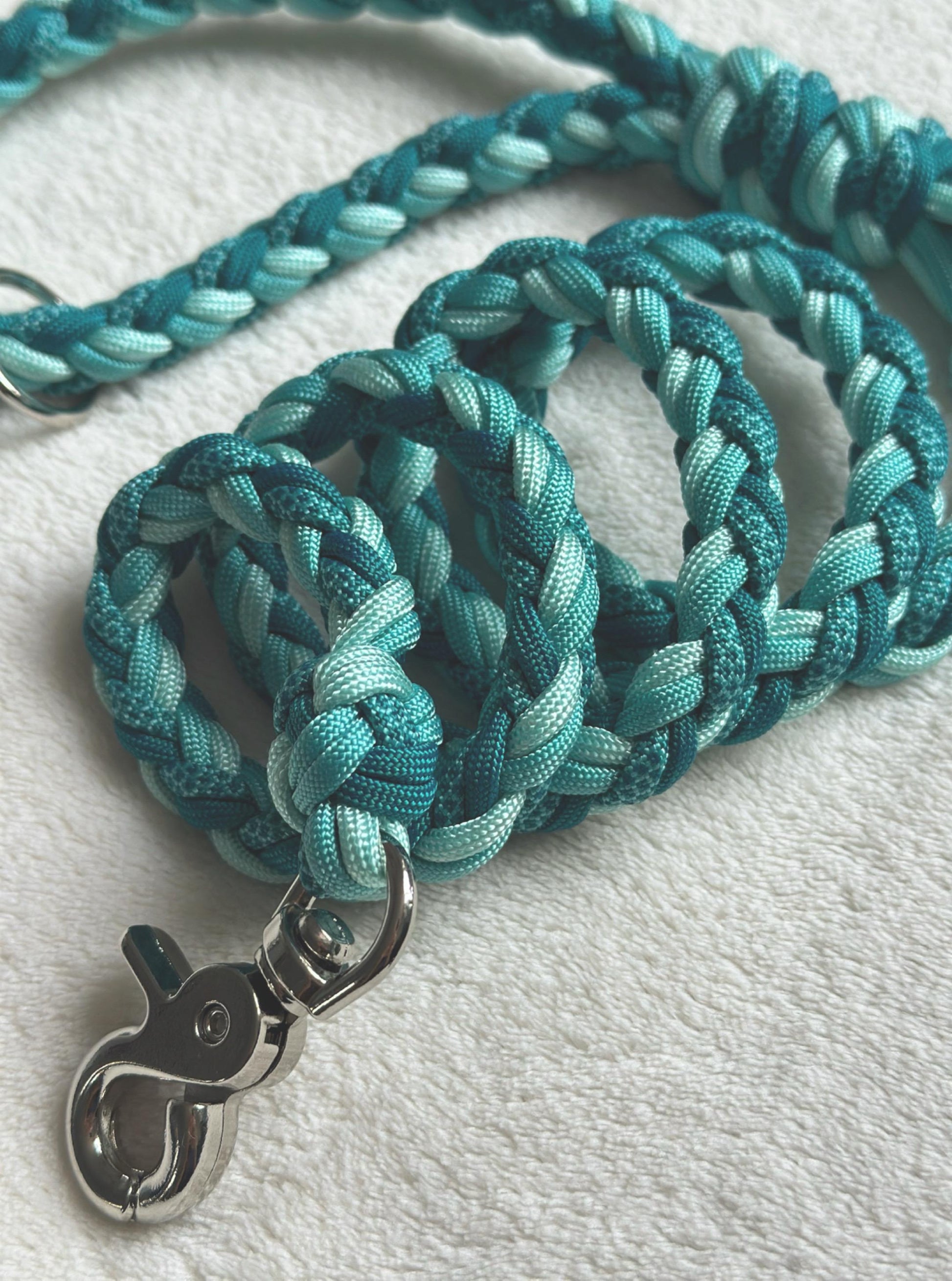 Guinzaglio artigianale in paracord