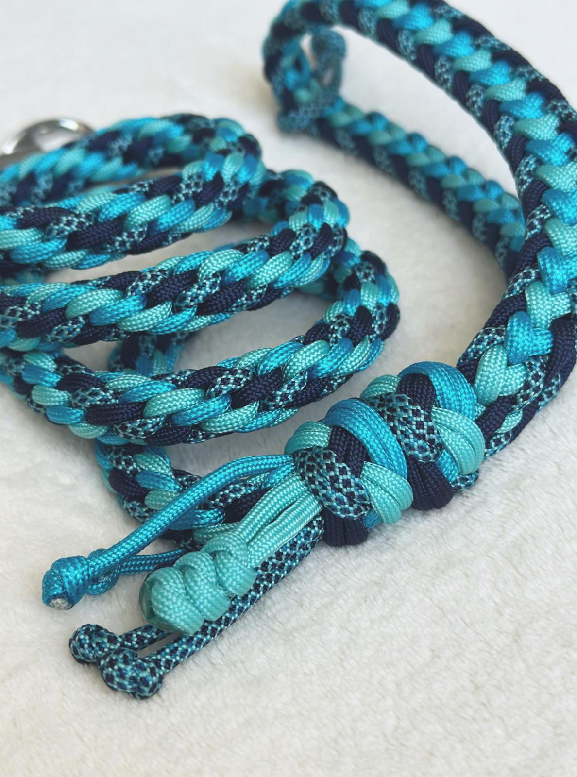 Guinzaglio in paracord azzurro/blu