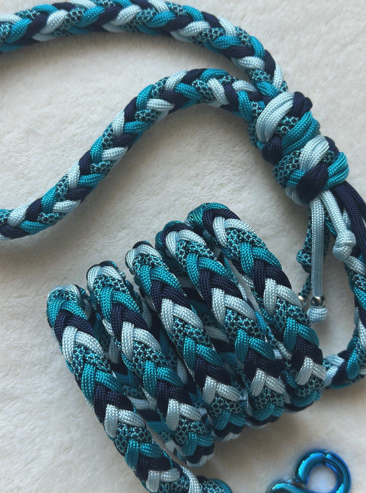 Guinzaglio artigianale in paracord
